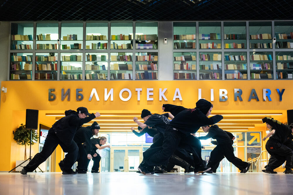 На изображении выступление танцевального коллектива НИТУ МИСИС