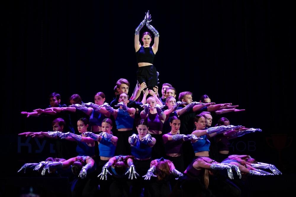 На изображении выступление танцевального коллектива НИТУ МИСИС