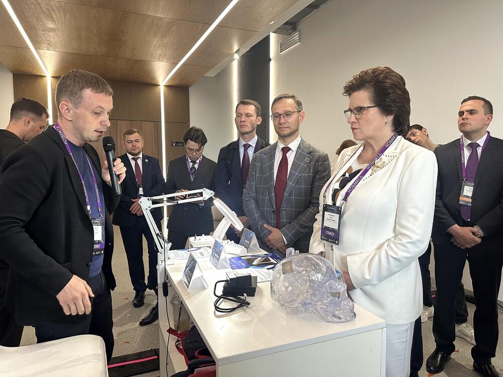 Алексей Карфидов на форуме НОВАМЕД-2026 представляет разработки НИТУ МИСИС